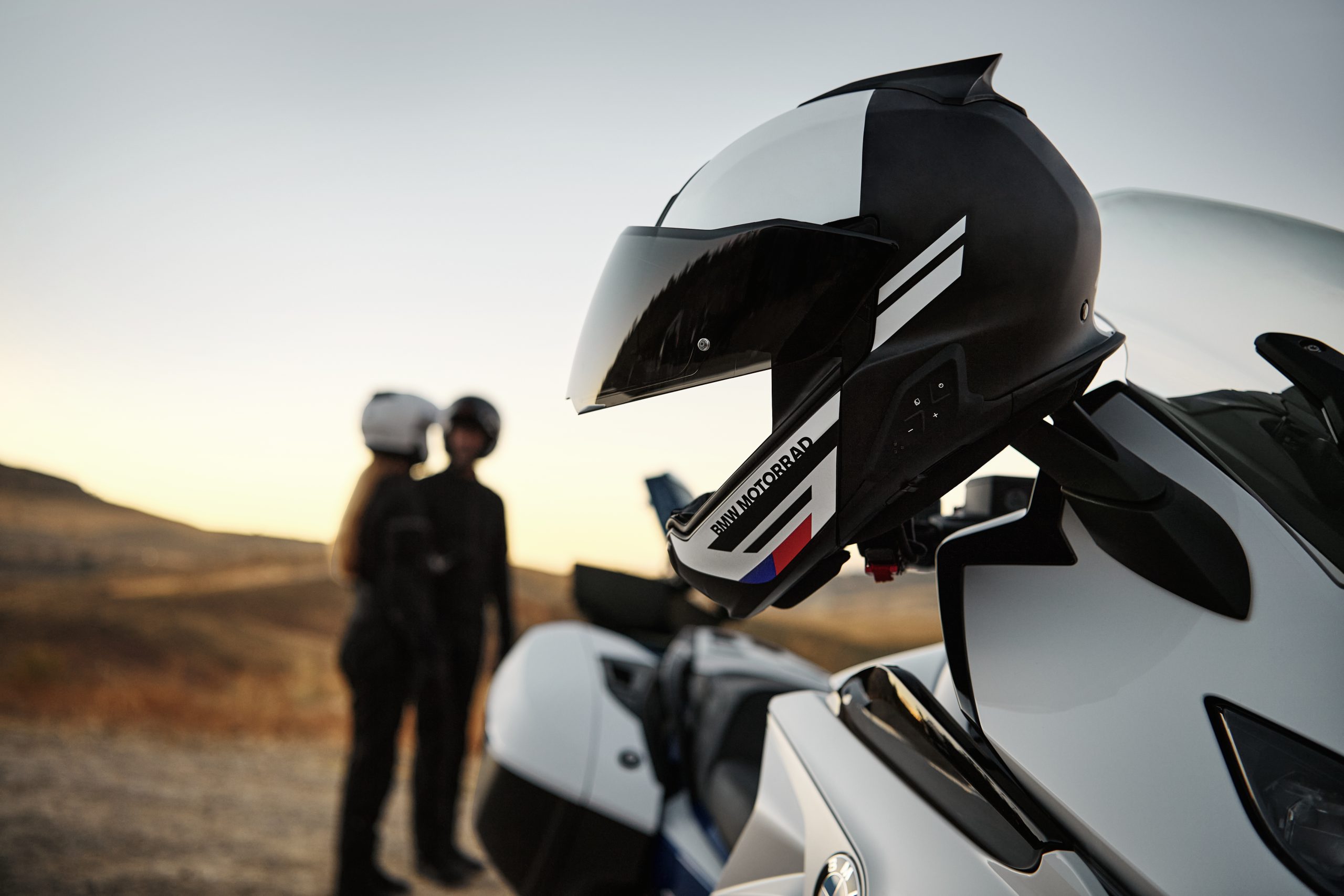 EU.BMWFR_Motorrad_Apres Vente_Visuels EDP 2022_P90443568_highRes_bmw-motorrad-rider-e offre_train_pneus