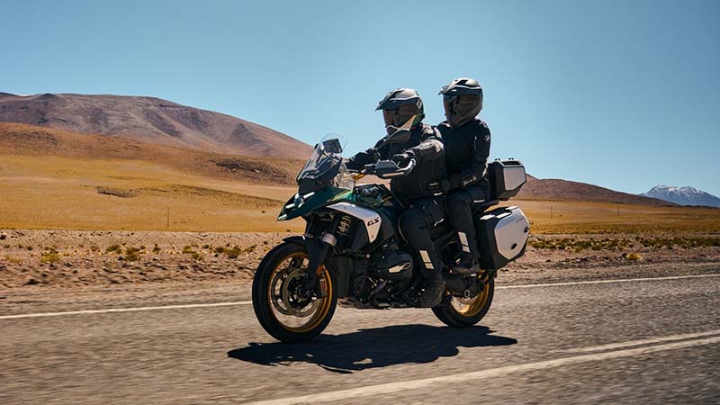 Comment être un bon passager moto ? - BMW Motorrad Groupe GRIM