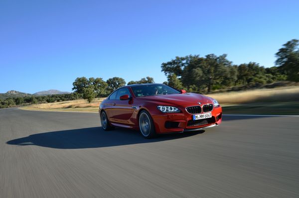 BMW M6 coupe rouge