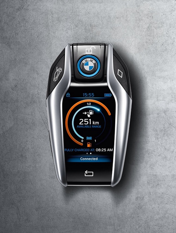 Clé BMW i8 : une clé intelligente avec écran intégré