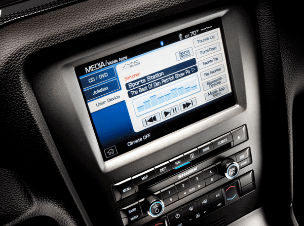 ford-sync-applink-2012-mustang
