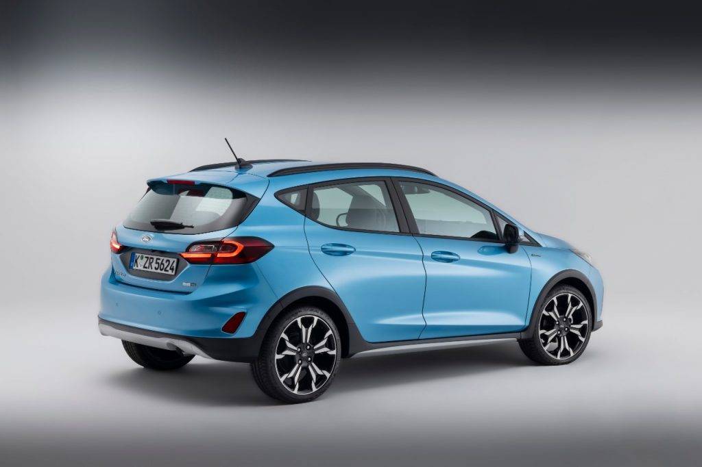 Nouvelle Ford Fiesta active bleu de cote 2021