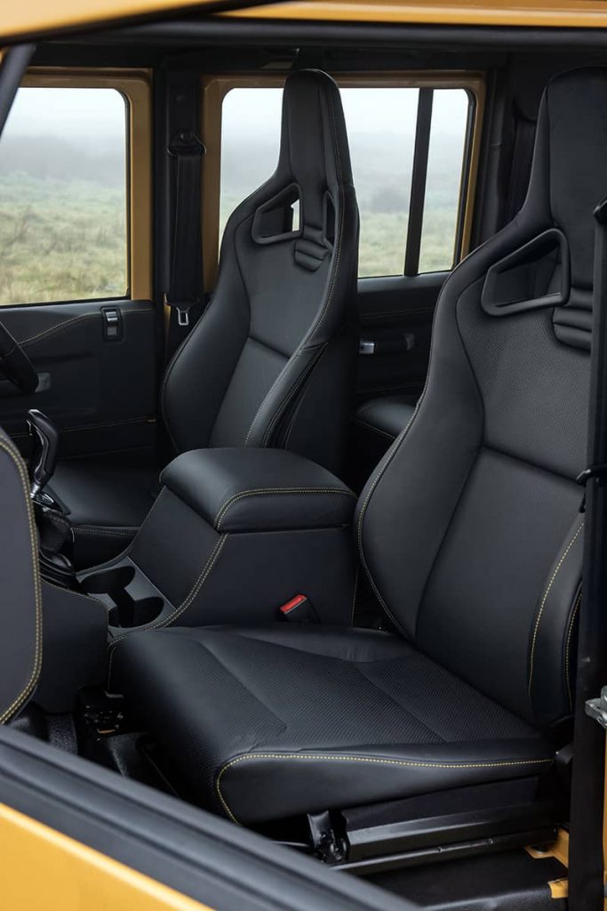 Defender Works V8 Trophy : une série limitée créée par Land Rover Classic 9 interieur defender works v8 trophy 1 Defender Works V8 Trophy : une série limitée créée par Land Rover Classic 8 interieur defender works v8 trophy 1