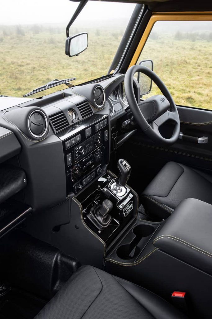 Defender Works V8 Trophy : une série limitée créée par Land Rover Classic 7 land rover defender works v8 Defender Works V8 Trophy : une série limitée créée par Land Rover Classic 6 land rover defender works v8