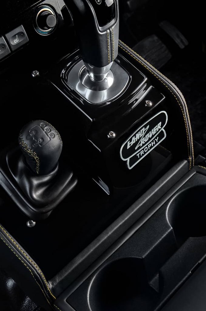 Defender Works V8 Trophy : une série limitée créée par Land Rover Classic 8 land rover defender works v8 trophy interieur Defender Works V8 Trophy : une série limitée créée par Land Rover Classic 7 land rover defender works v8 trophy interieur
