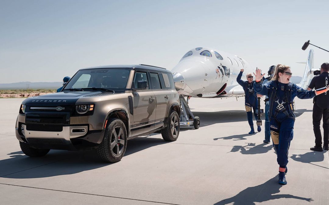 Land Rover soutient le premier vol spatial en équipage complet de Virgin Galactic