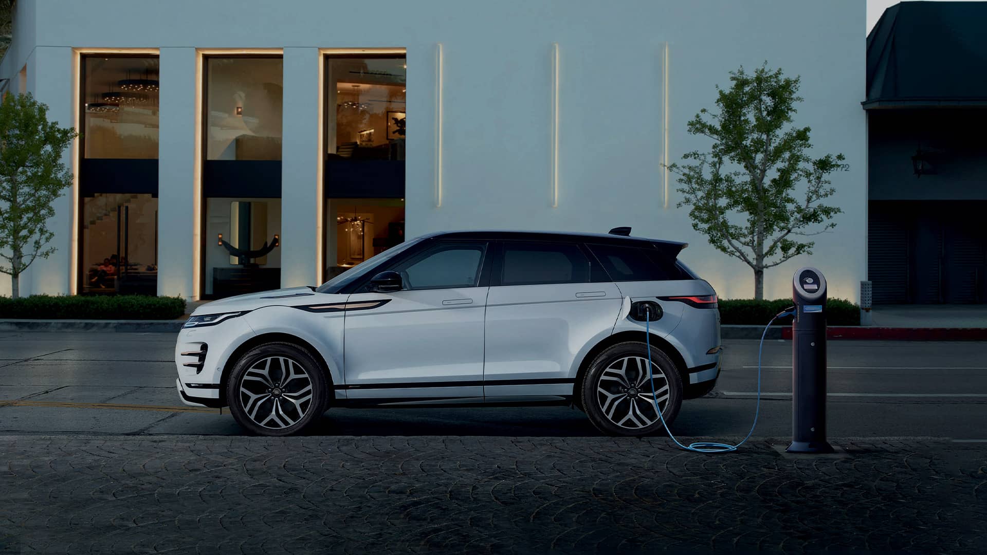 Range Rover Evoque hybride rechargeable à partir de 729€ TTC/mois