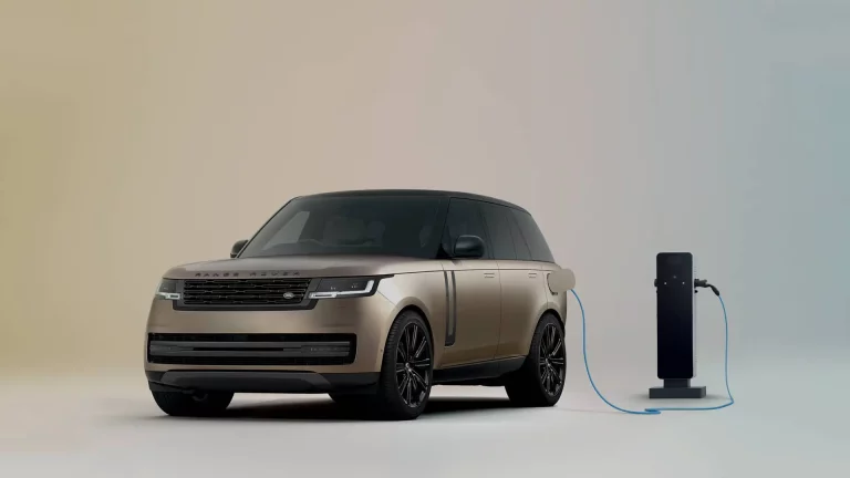 Nouveau Range Rover hybride rechargeable : voyagez en business class !