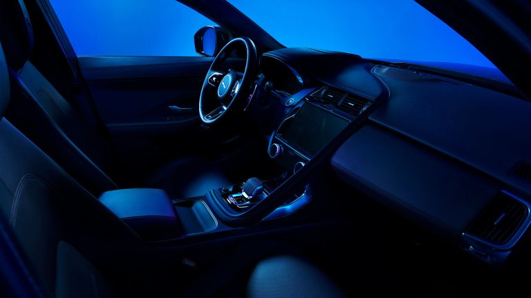 Jaguar E-Pace hybride électrique : l’efficacité comme moteur