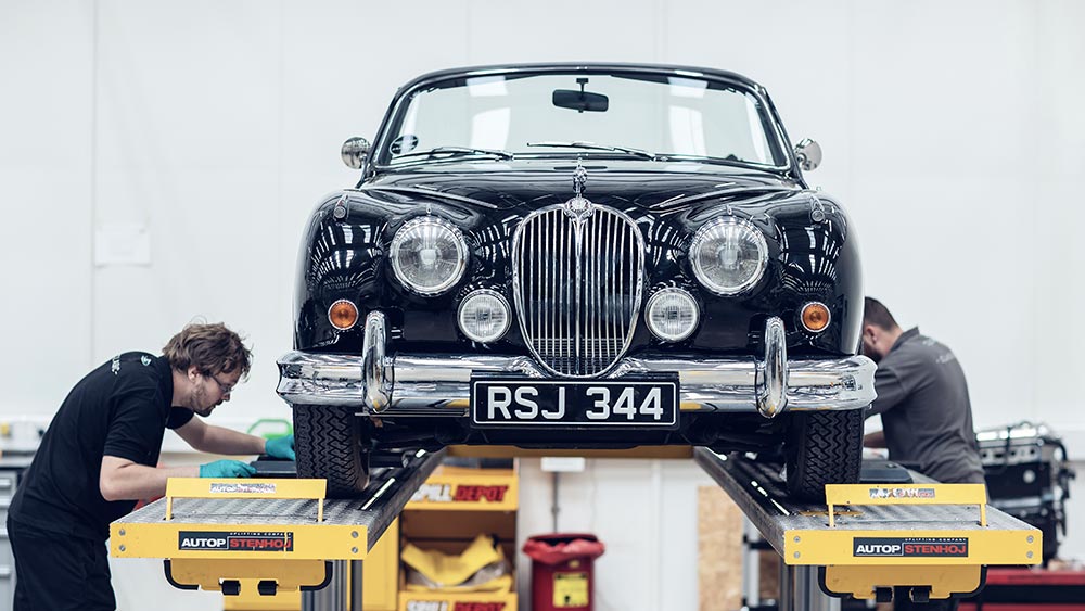 Jaguar Land Rover célèbre le jubilé de platine de la Reine