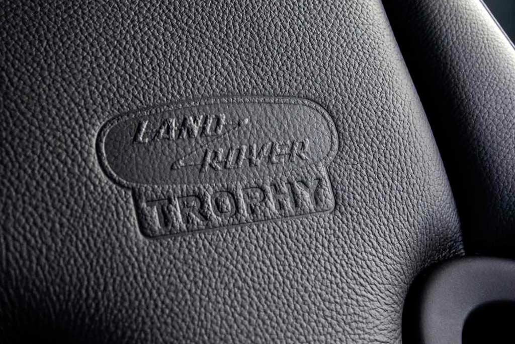 Defender Works V8 Trophy : une série limitée créée par Land Rover Classic 3 defender works V8 trophy version 2022 edition limitee Defender Works V8 Trophy : une série limitée créée par Land Rover Classic 3 defender works V8 trophy version 2022 edition limitee