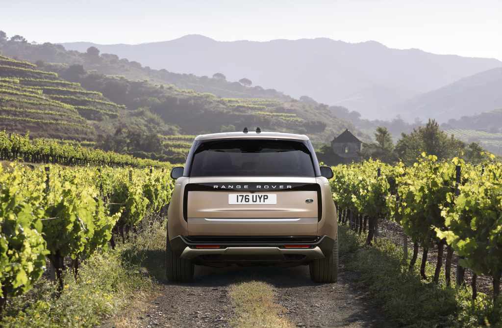 Range Rover dévoile son nouveau service SV BESPOKE : un luxe et un raffinement plus personnalisés 7 Gamme Range Rover