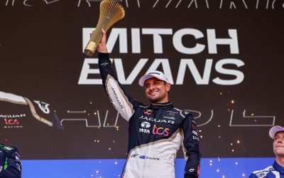 Mitch Evans et Jaguar TCS Racing décrochent la pole position, réalisent le meilleur tour et remportent la victoire.