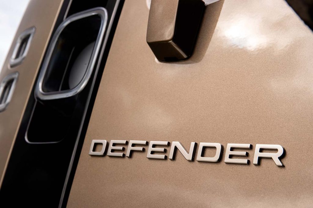 Découvrez la marque Defender : l'alliance parfaite entre robustesse et luxe 5 defender logo