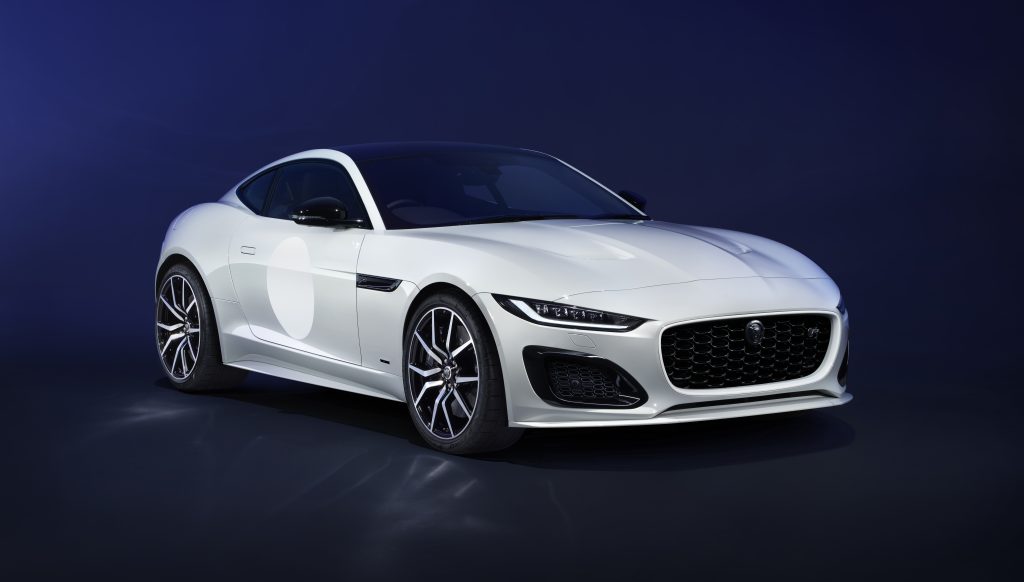 La F-Type ZP, dernière Jaguar sportive thermique, franchit le drapeau à damier 2 F TYPE ZP 1 F-TYPE ZP