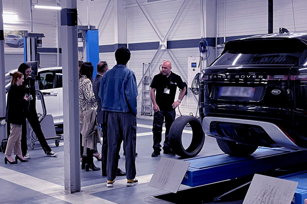 Soirée événement : à la découverte des coulisses du service après-vente Jaguar et Land Rover 2 coulisses soiree apres vente coulisses soirée après-vente