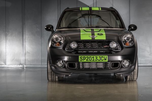 MINI John Cooper Works Countryman ALL4 Dakar Winner 2013 (1)