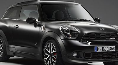 Mini Paceman se pare d’une inédite teinte Frozen Black Metallic.