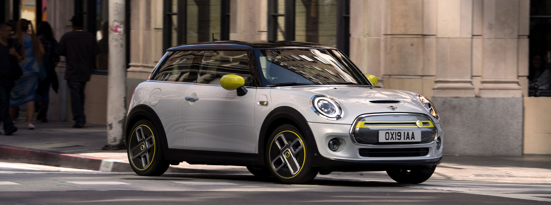 P90357234_highRes_the-new-mini-cooper-