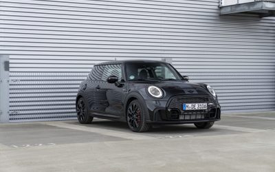 En édition 1to6 limitée, la MINI John Cooper Works, l’essence pure du sport automobile.