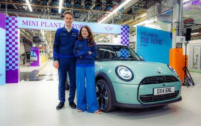 L’usine MINI d’Oxford inaugure la production de la nouvelle MINI Cooper.