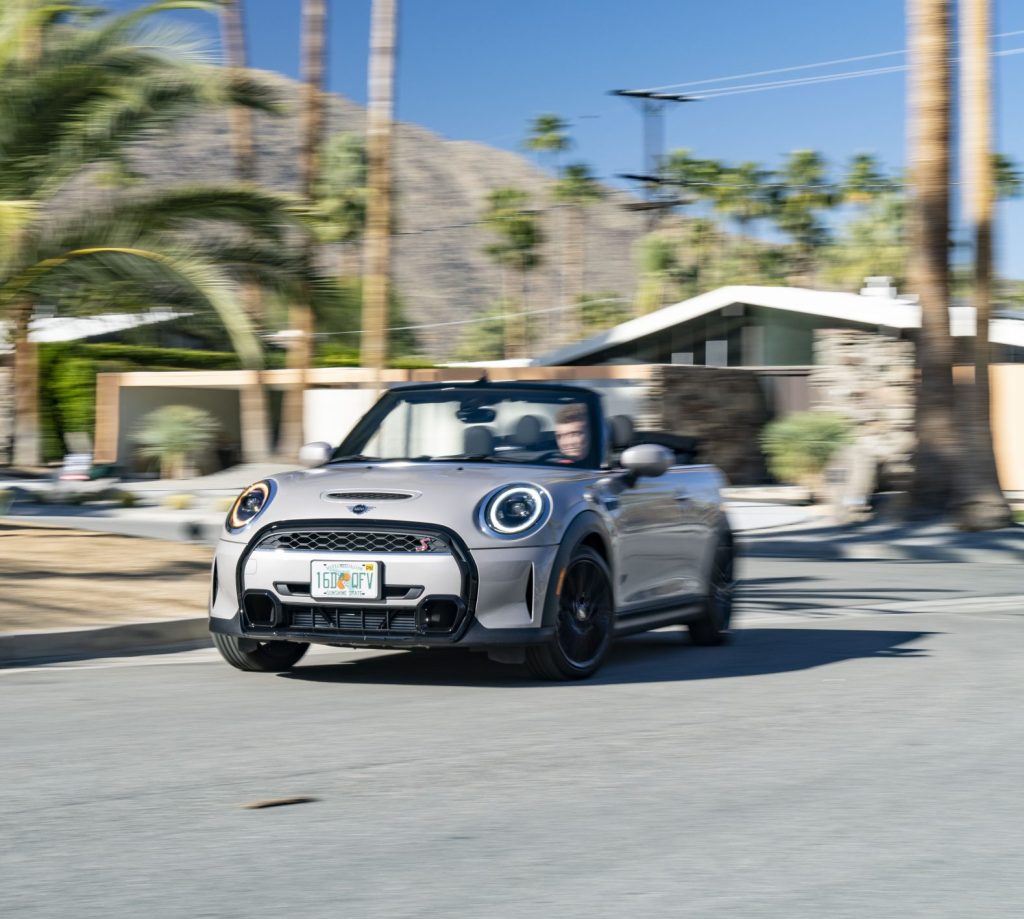 360 degrés de liberté : la MINI Cooper S Cabriolet à Palm Springs.