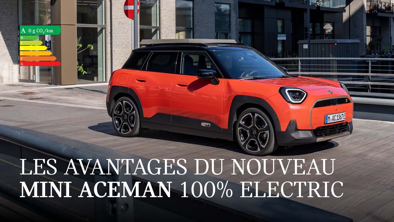 MINI Aceman rouge sur une route