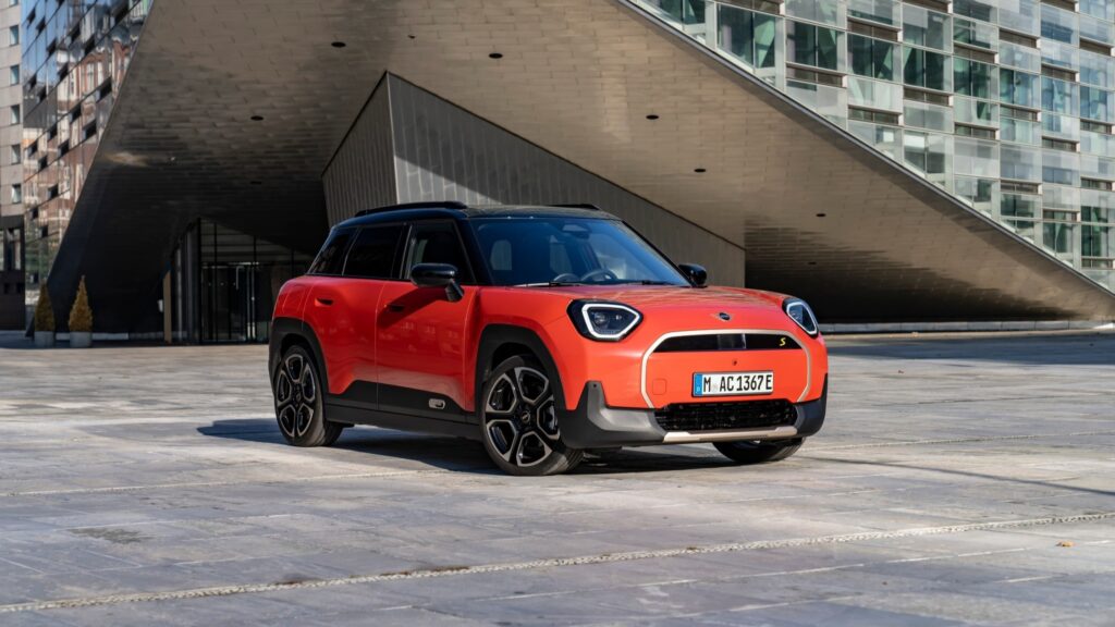 MINI Aceman le SUV MINI petit format

