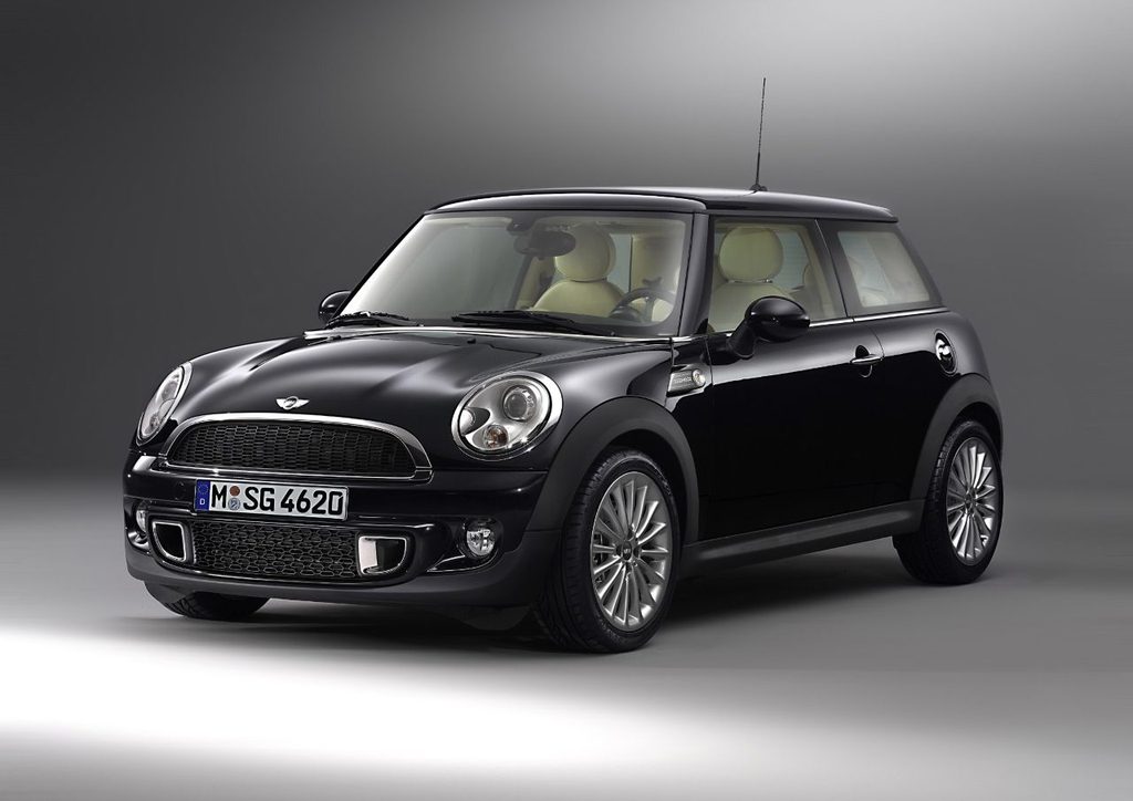 MINI Cooper Inspired by Goodwood une édition limitée inspirée par le grand luxe britannique
