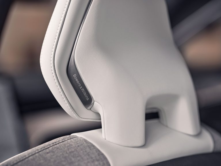 Le nouveau SUV tout électrique Volvo EX90 allie expérience sonore immersive et design haut de gamme
